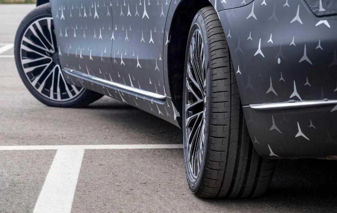 想用后轮转向，奔驰EQS：请充值？