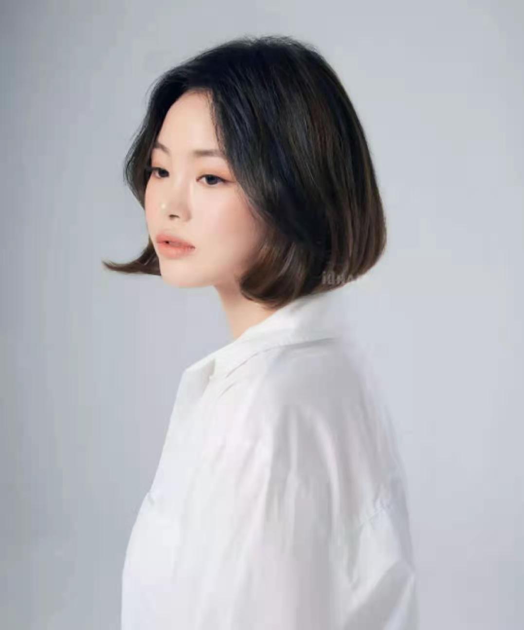 脸比较圆适合什么发型显脸小,脸大脸圆适合什么发型减龄