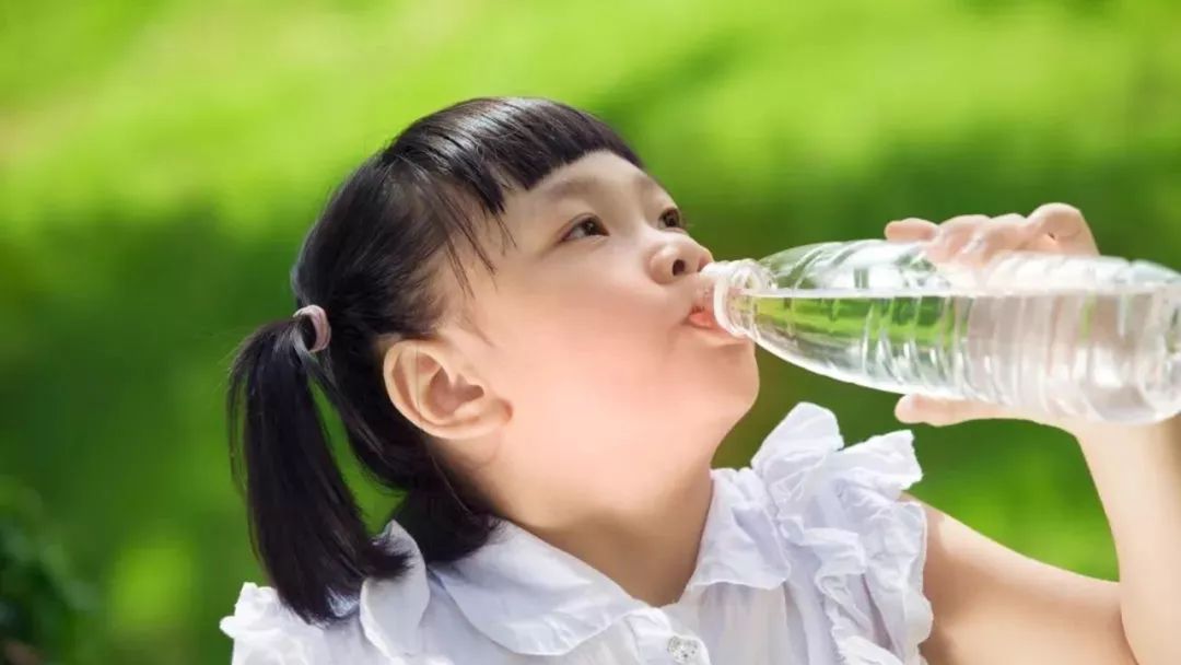 孩子不爱喝水有什么方法,小孩不爱喝水还有什么方法解决