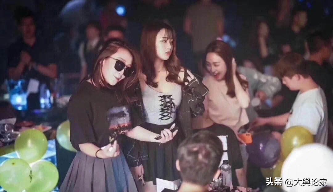 高中生会去夜场玩怎么办,大学生去酒吧危险吗