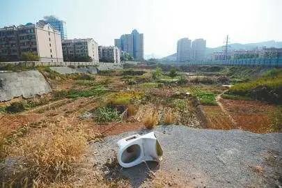 七里山“老烂尾”盛世皇苑转手!附近居民:需要小学,打通断头路