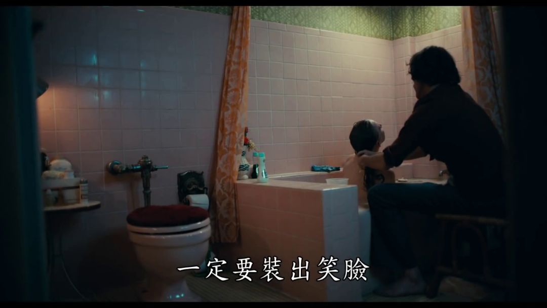 小丑口碑大爆豆瓣评分9,dc新片小丑首曝预告风格黑暗