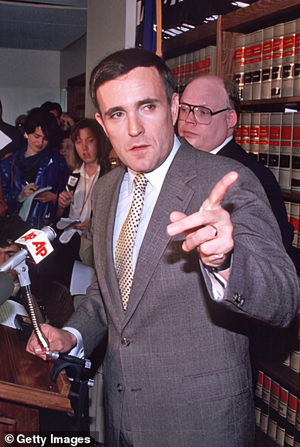 川普最忠诚的卫士是谁,川普老爷子最新视频