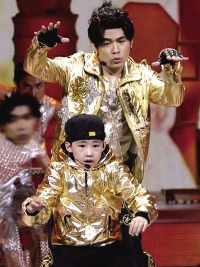 9岁登上春晚和周杰伦合作的人,10岁登上春晚父母为他卖掉房子