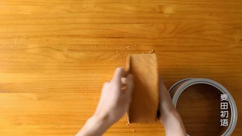 戚风蛋糕要怎么做才不会塌陷,做的戚风蛋糕底部总是凹进去