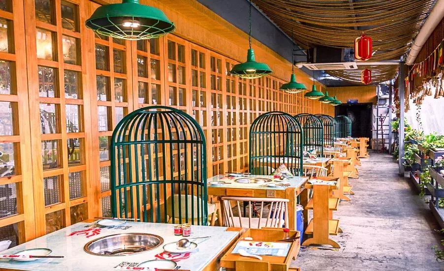 被关在花园“笼子”里吃火锅,这家春熙路的网红店,板眼儿真多!