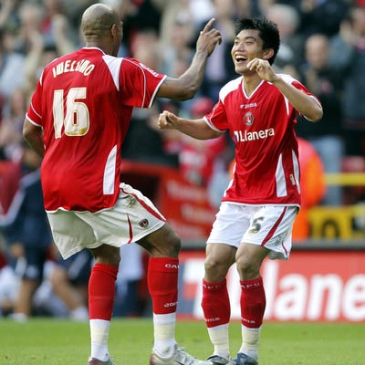 40岁中国足球留洋传奇宣布退役,目前留洋的中国足球运动员有哪些