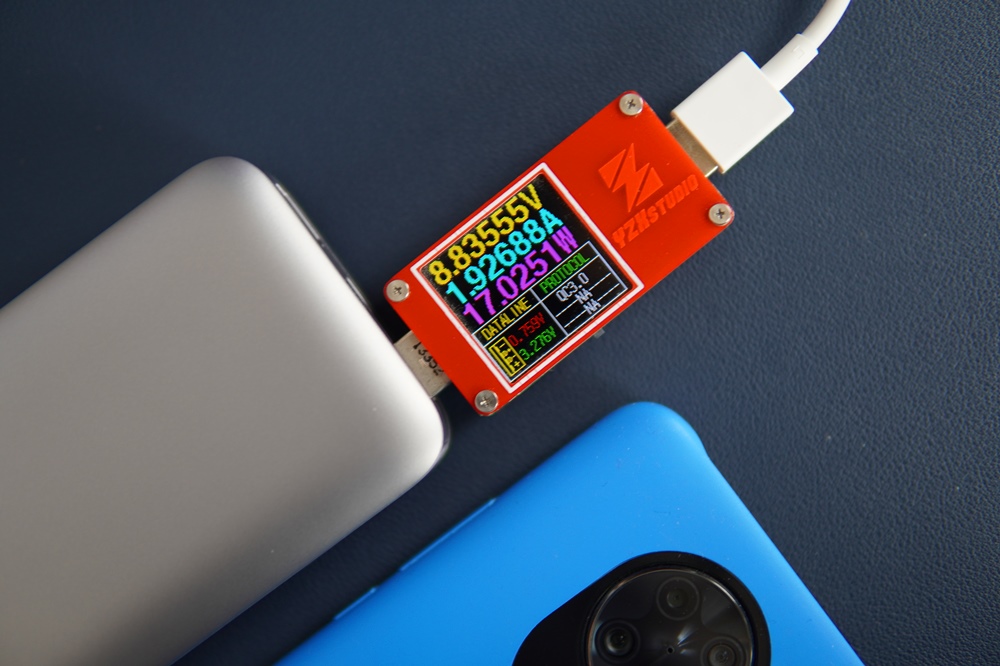 这个移动电源有点“奇葩”，可以给笔记本充电，还能投屏