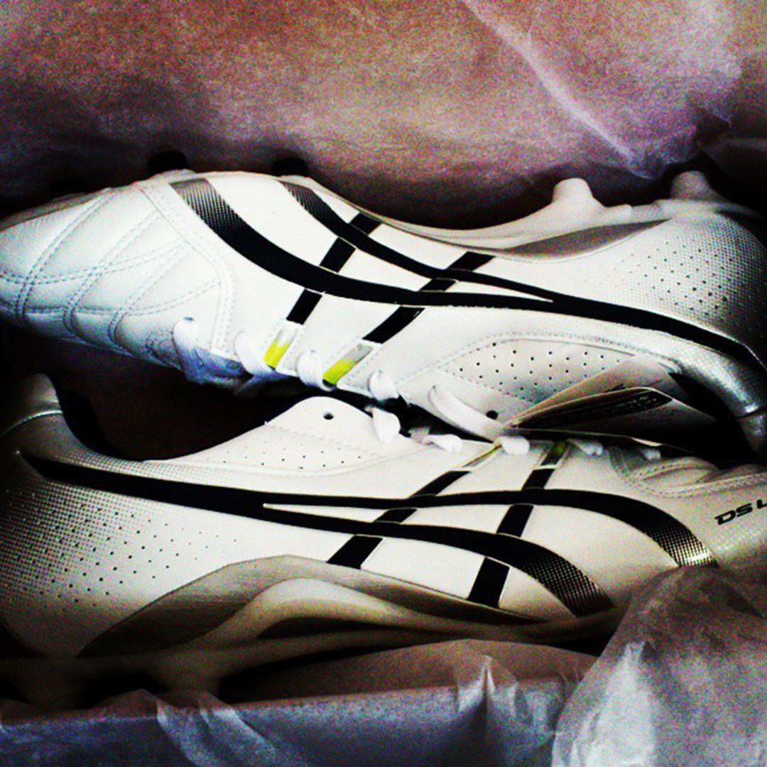 安踏足球鞋enjoyz,看足球鞋就怦然心动