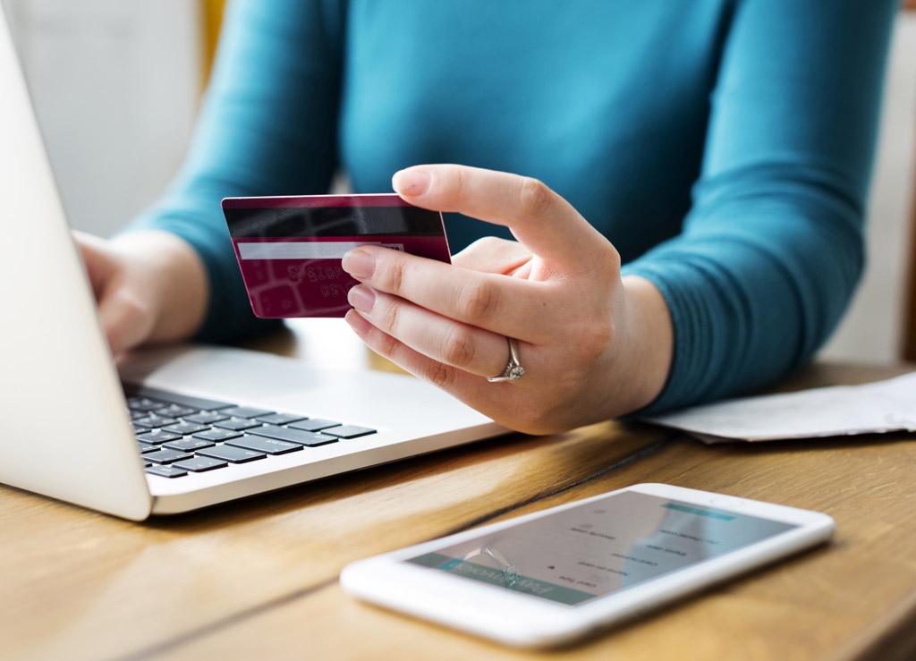 一个人信用卡最高总额度多少,一个人名下最多办理多少张信用卡