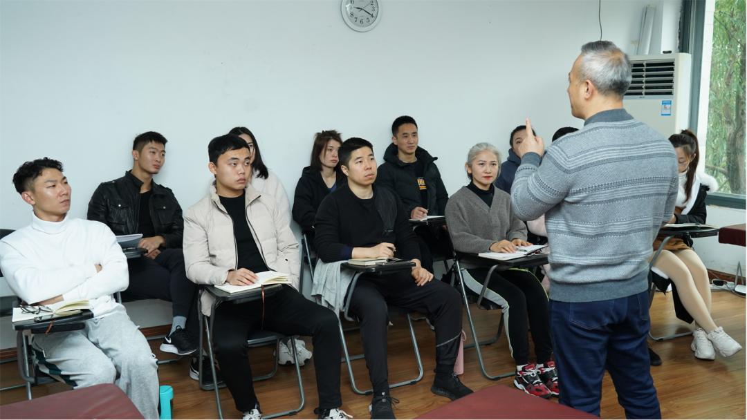 私教核*器武**，让体态雕塑开启你的开挂人生