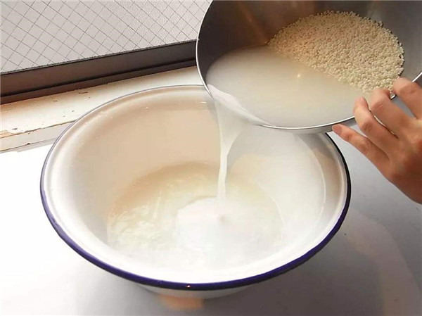 新买的毛巾沾水后能闻到一股臭味,为什么毛巾会有一股臭味怎么解决