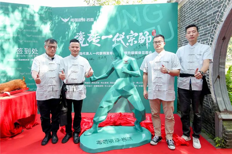 李小龙是功夫片开山之祖,李小龙永恒的传奇