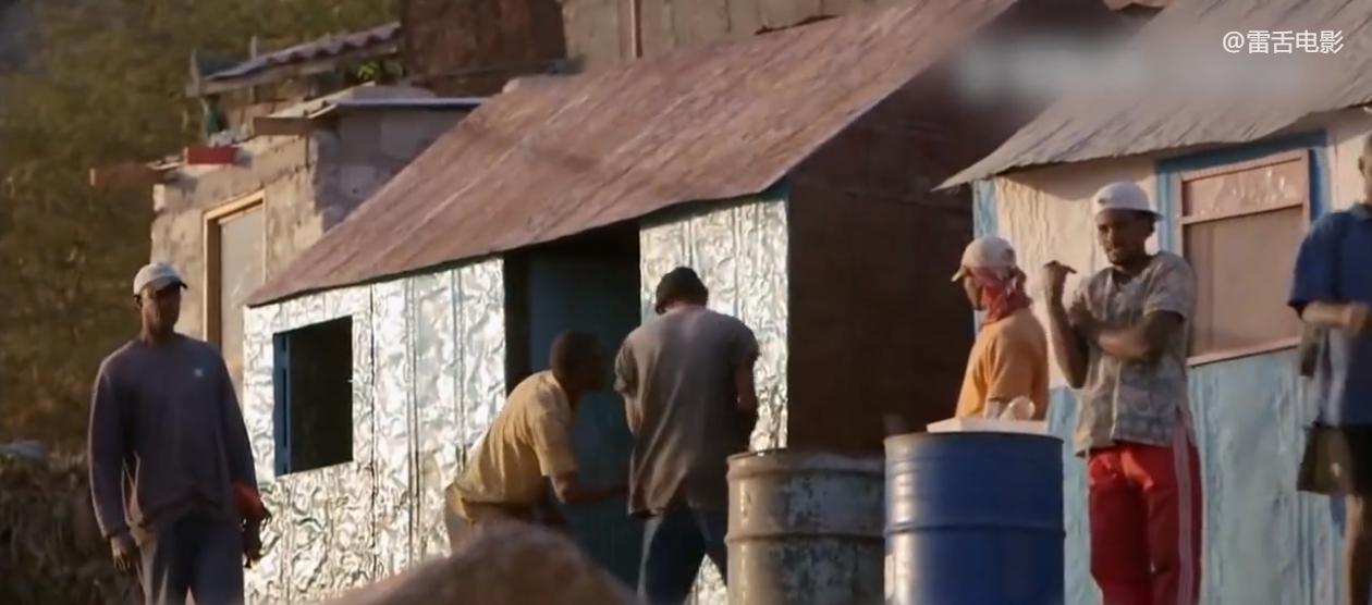 非洲小伙用铁桶建房子,只需要150块,就能拥有一室一厅!纪录片