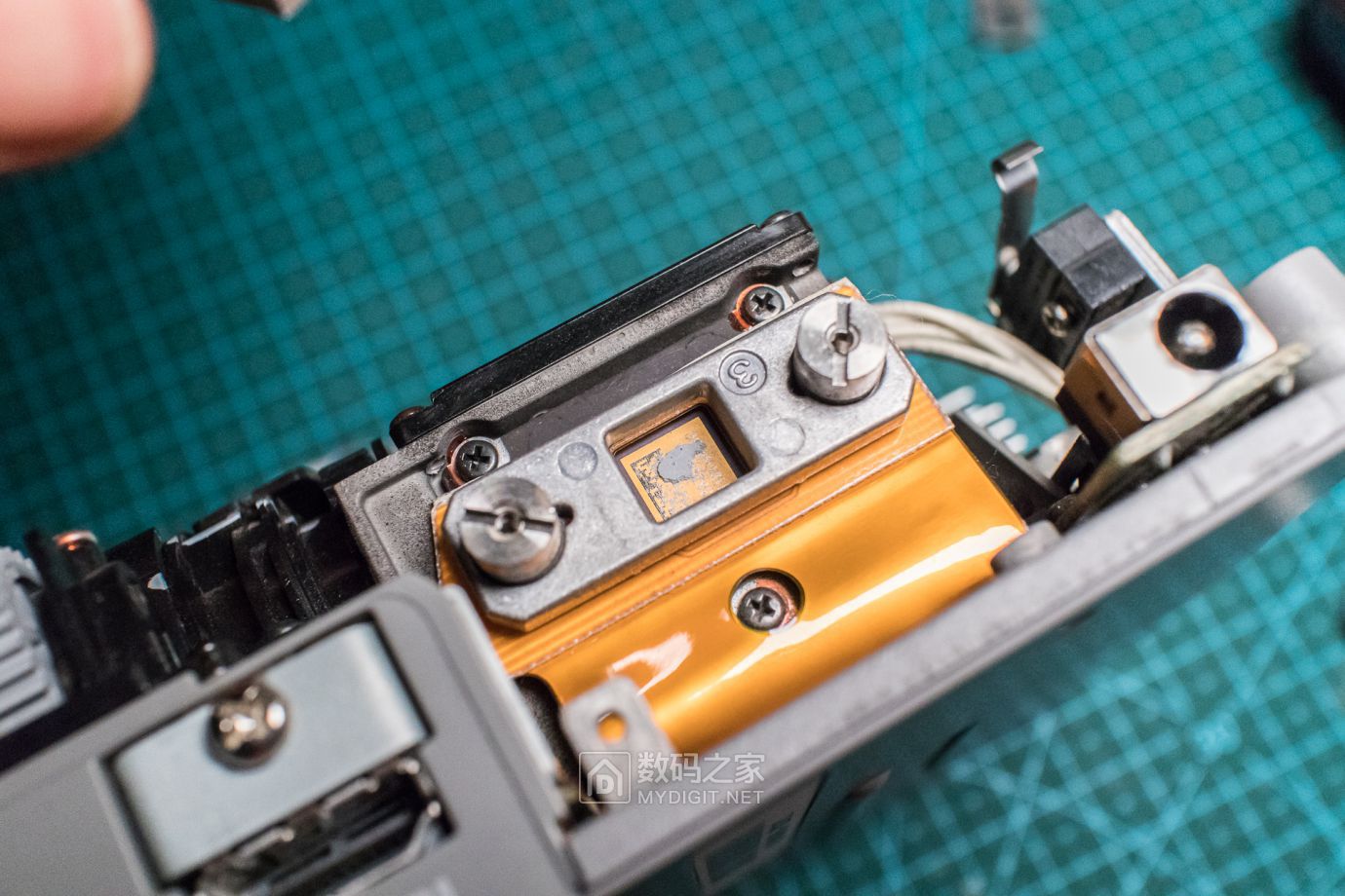 卡西欧CASIO激光+LED短焦投影仪UP50WN拆解+维修偏色纪实