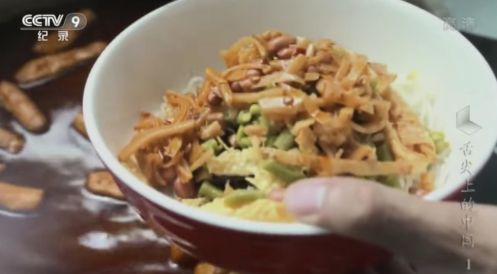 螺蛳粉飘来一股臭味,螺蛳粉越臭越上头