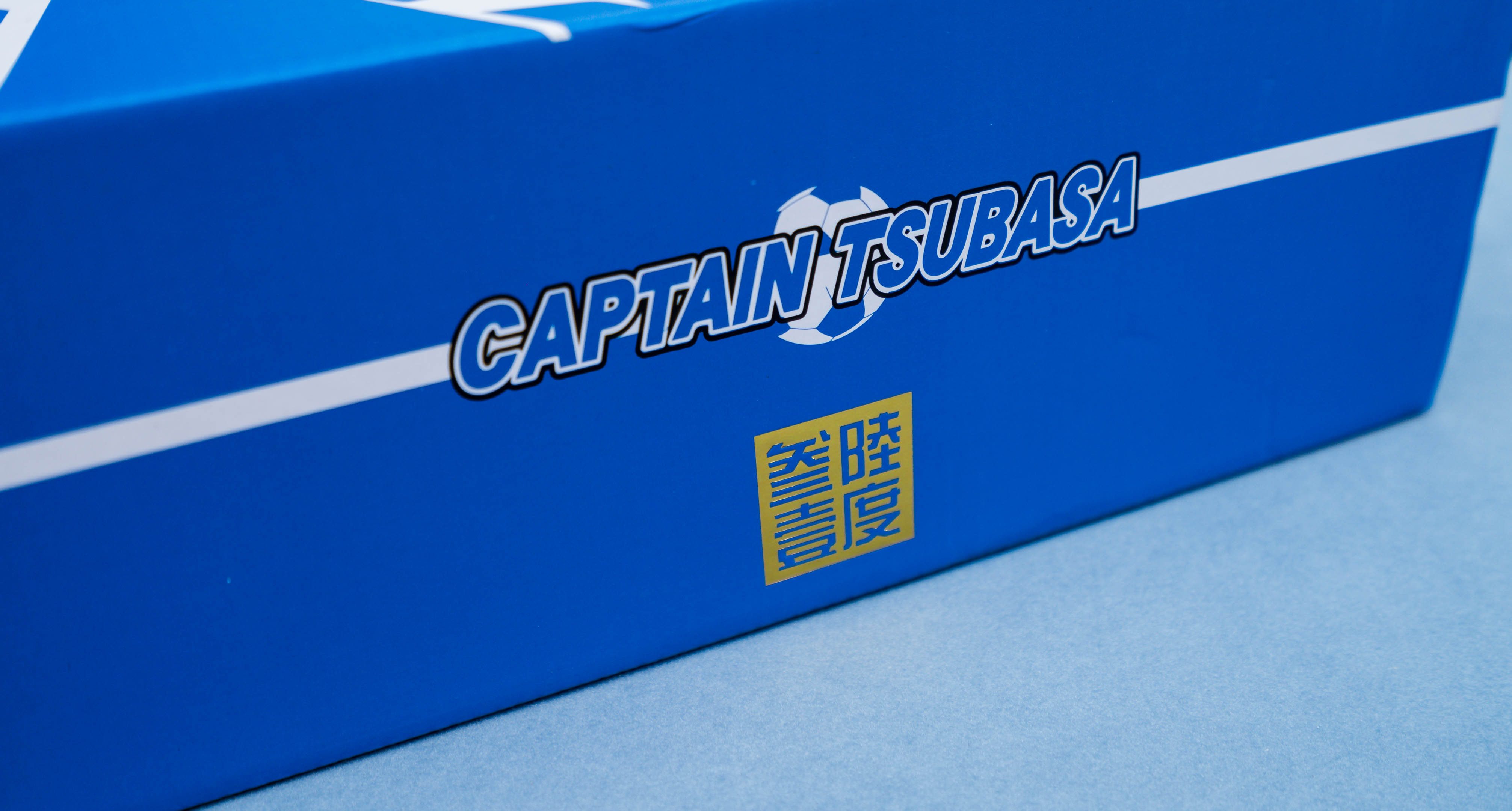 加上NFO科技，这一波联名有内味了：361°X足球小将小白鞋体验