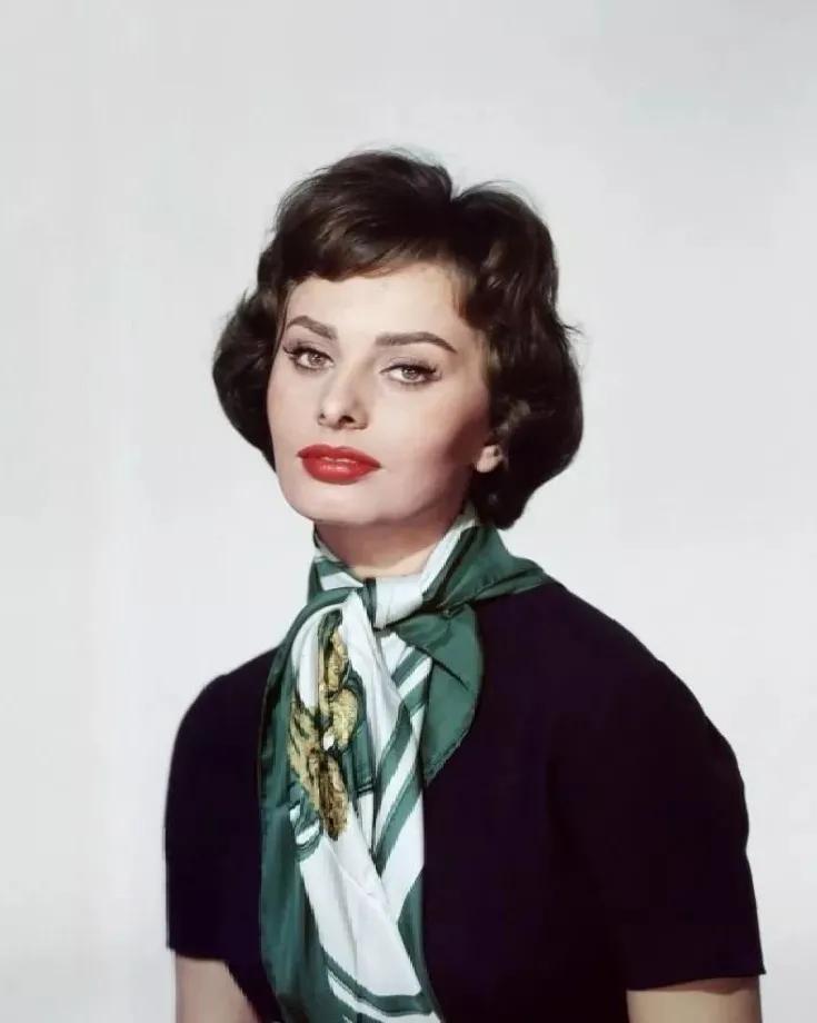 最喜欢的一条爱马仕丝巾,时尚必备独特设计的基础丝巾推荐