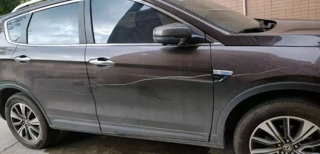 新车方向盘右偏怎么回事,新车方向盘偏左