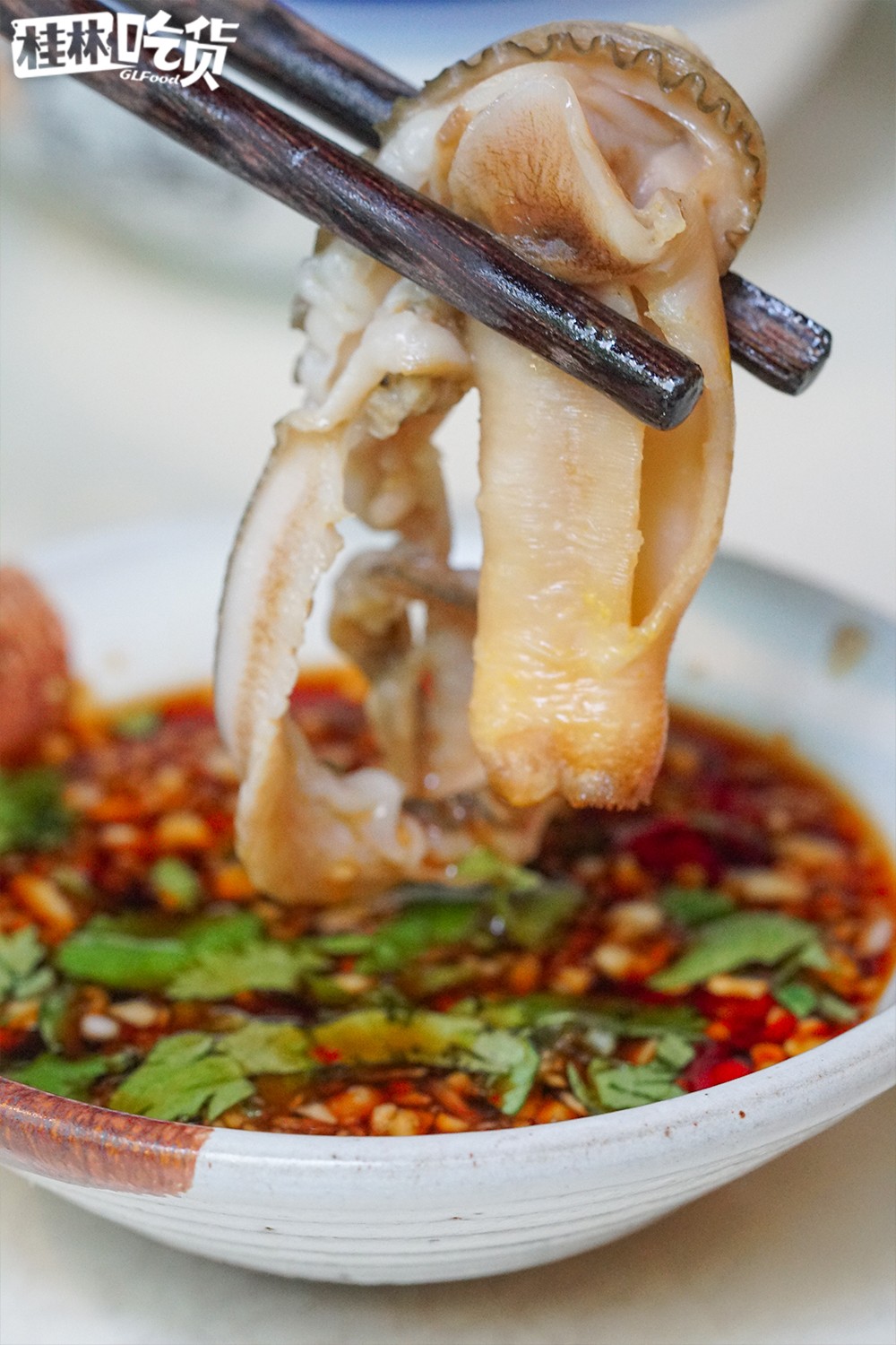 这家店惊现养生辣锅？！吃之前还要先“玩火”！