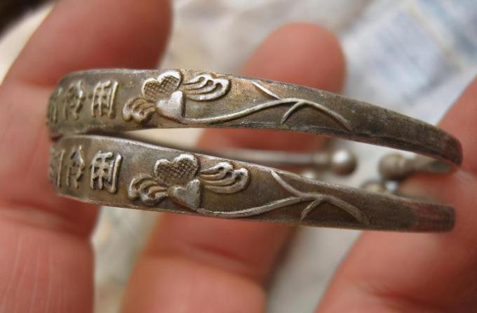 1岁宝宝银镯,1岁宝宝银手镯寓意