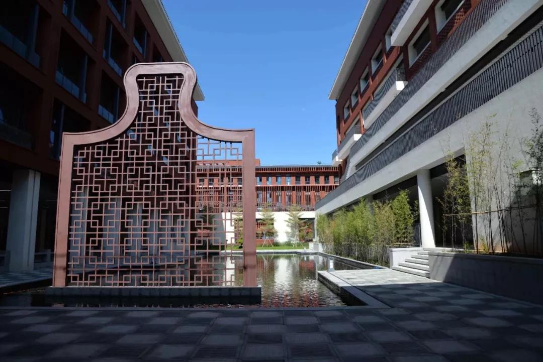 炸了,天外替一所新校代招师资,说明了什么问题?