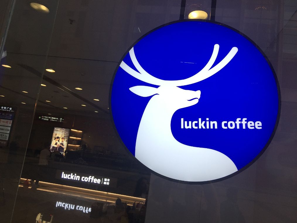 COSTA关店、星巴克亏损，瑞幸咖啡却活得很好