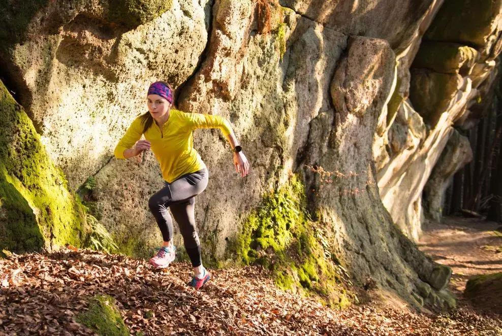 跑步脚步沉重怎么改,跑步时小腿沉重僵硬