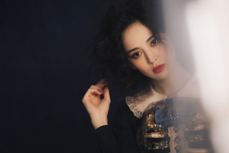 娜扎被p黑白照,戏没演好被导演骂