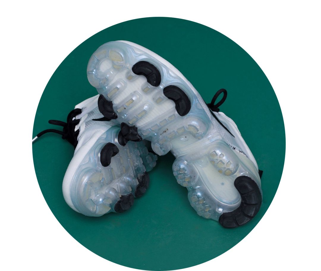 我花2000块抢到3双限量球鞋,还送了一个包...