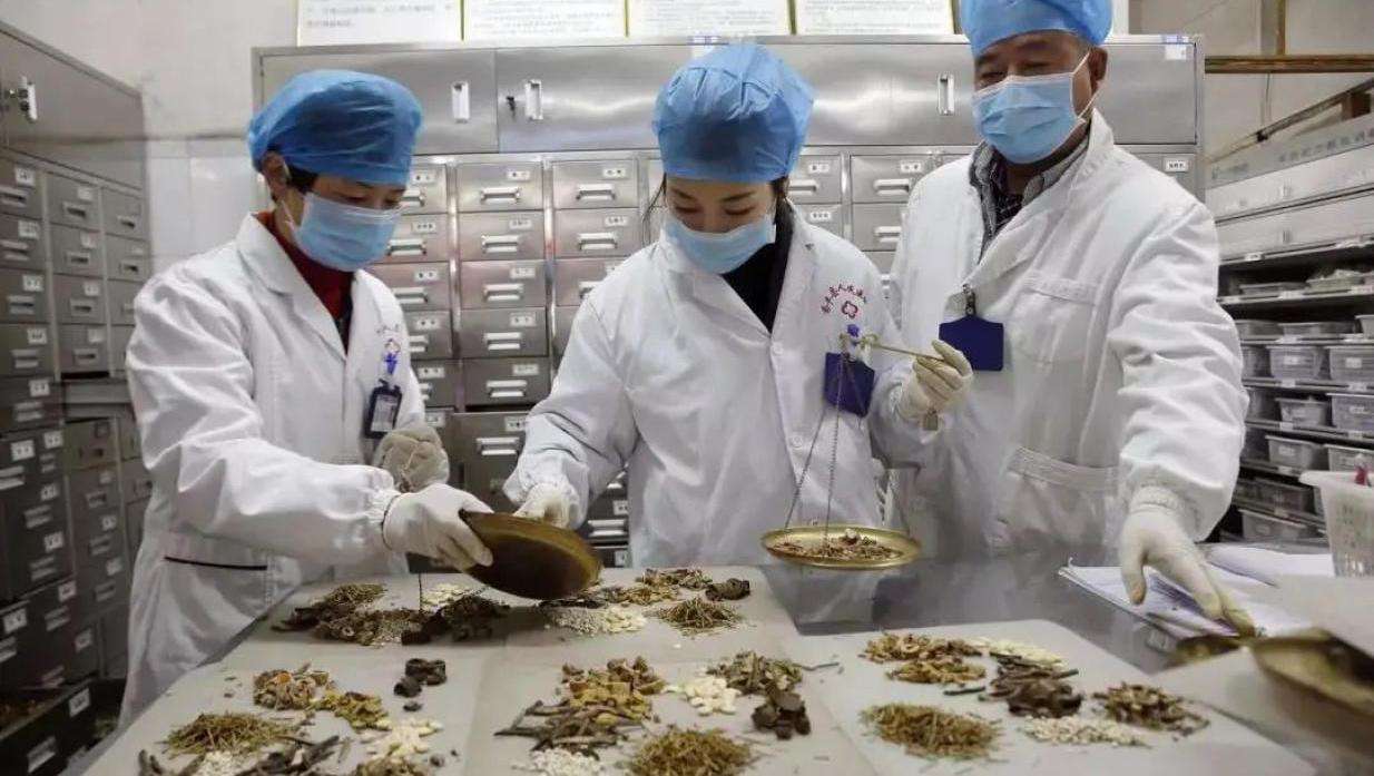 艾草给小孩泡澡的功效与作用,中药泡澡有十大好处效果图