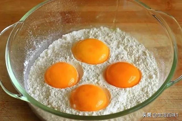 6个鸡蛋做电饭锅蛋糕放多少面粉,电饭锅做蛋糕牛奶面粉鸡蛋的比例