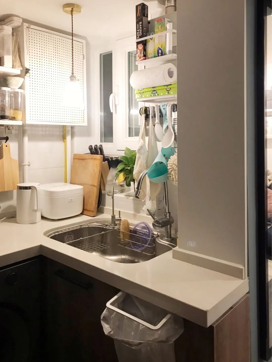 44㎡住三代人，采光差、厨房小都被解决，她家的空间榨干术太绝