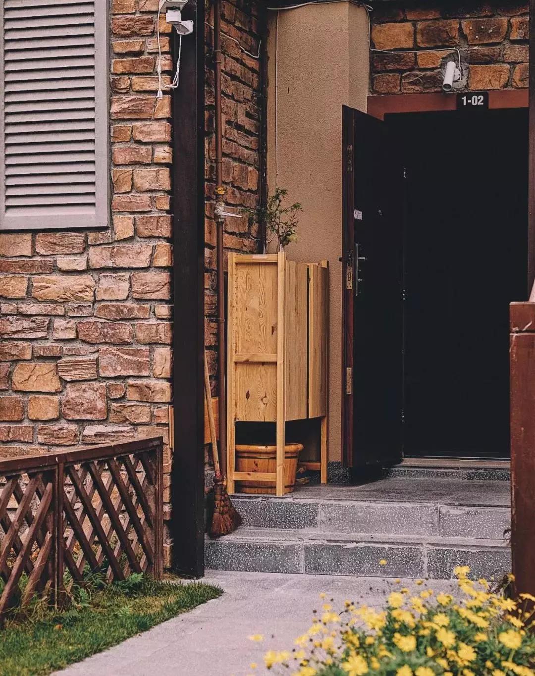 菜吧:她不上班也不靠脸吃饭,住2层小楼,过上了别人做梦都要的日子