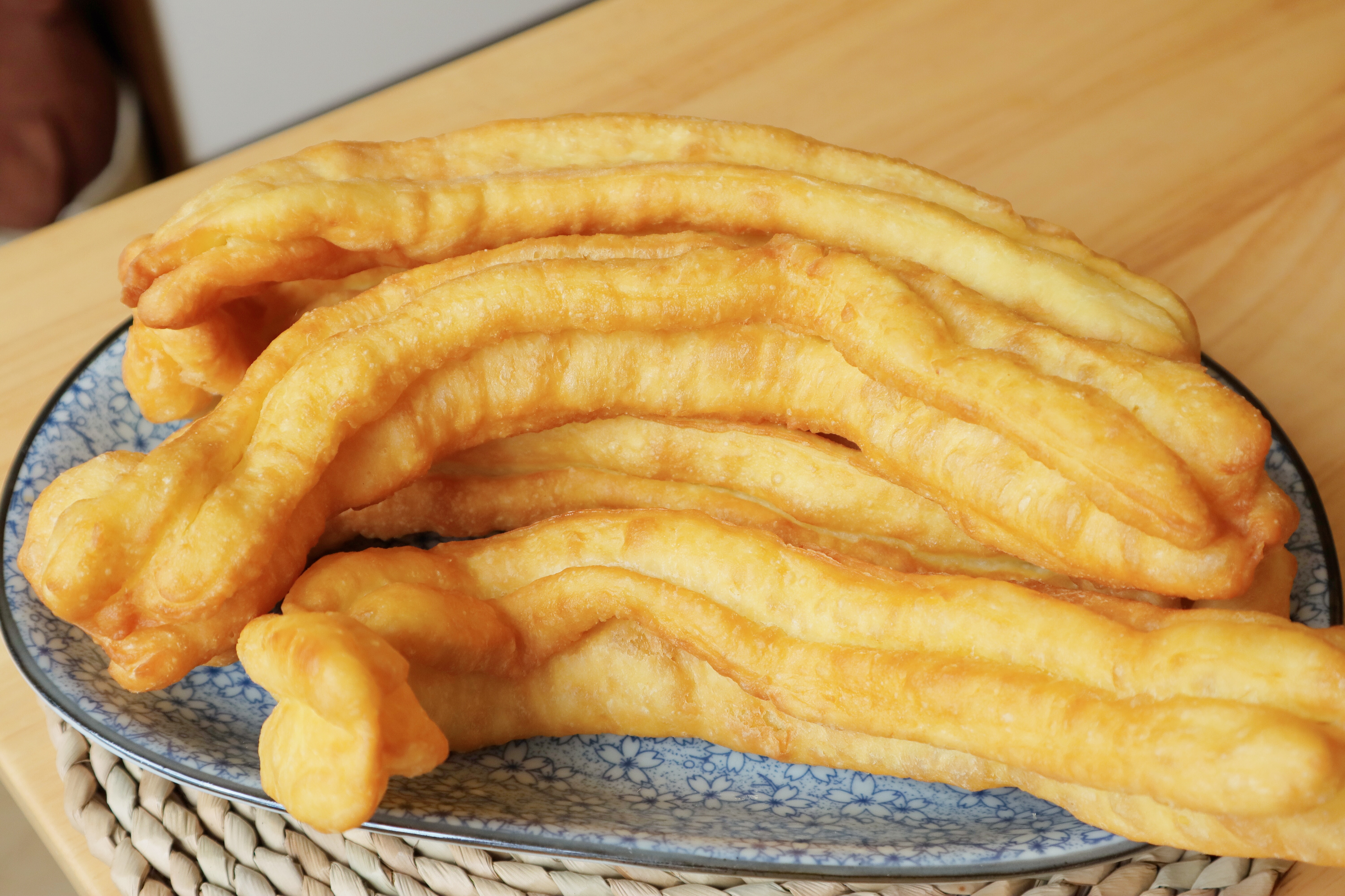 外面卖的油条制作方法完整教程,专业油条制作方法完整教程