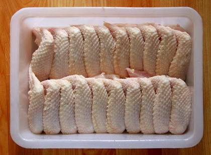 鸡翅蒸一下再煎,鸡翅怎么做盐焗鸡翅