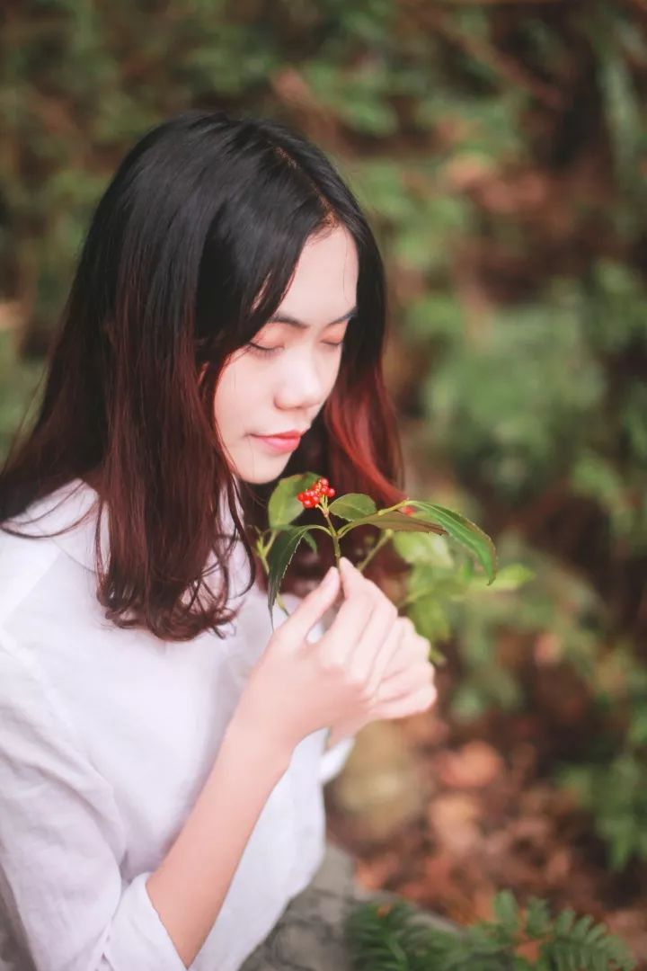 她31岁放弃北漂，回归自然，用枯枝败叶，打造了一个梦幻森林