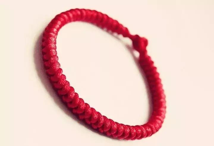 本命年红绳可以左右手都戴吗,本命年红绳戴哪只手女生