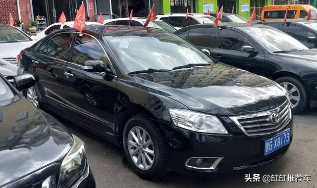 老款情怀车,凯美瑞老款油电混动