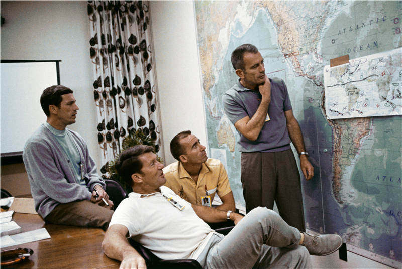 从“阿波罗1号”全体乘员牺牲，到实现20世纪最伟大成就之一，人类登月50年，从悲剧到传奇