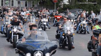 在这个世界上总有人会偷偷爱着你,生活再苦总有人默默地爱着你