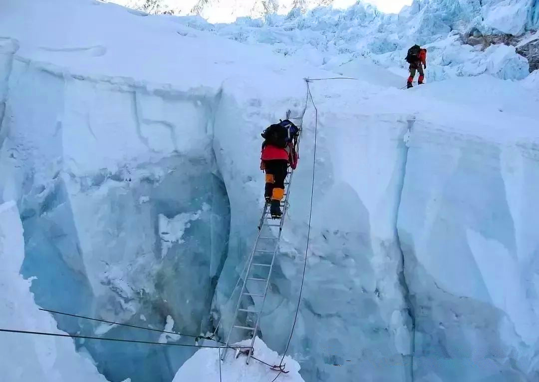 珠峰的遗体16年后发现,珠峰著名遇难者图片