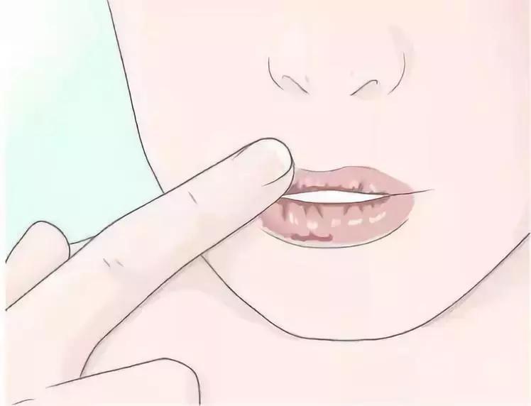 冬季大量喝水为什么嘴唇干裂,冬季嘴唇干裂吃什么食物