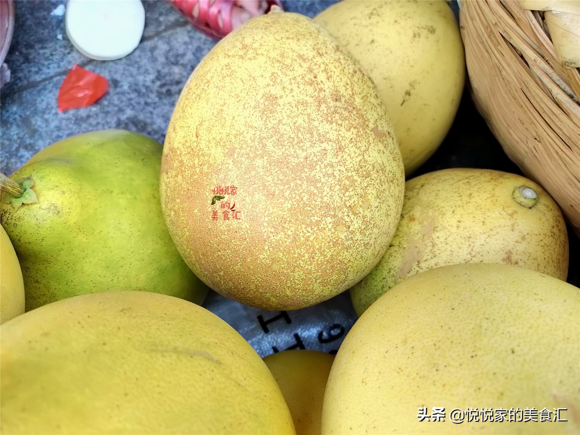 怎么挑柚子比较好吃,怎样挑柚子又甜又有水分又好吃