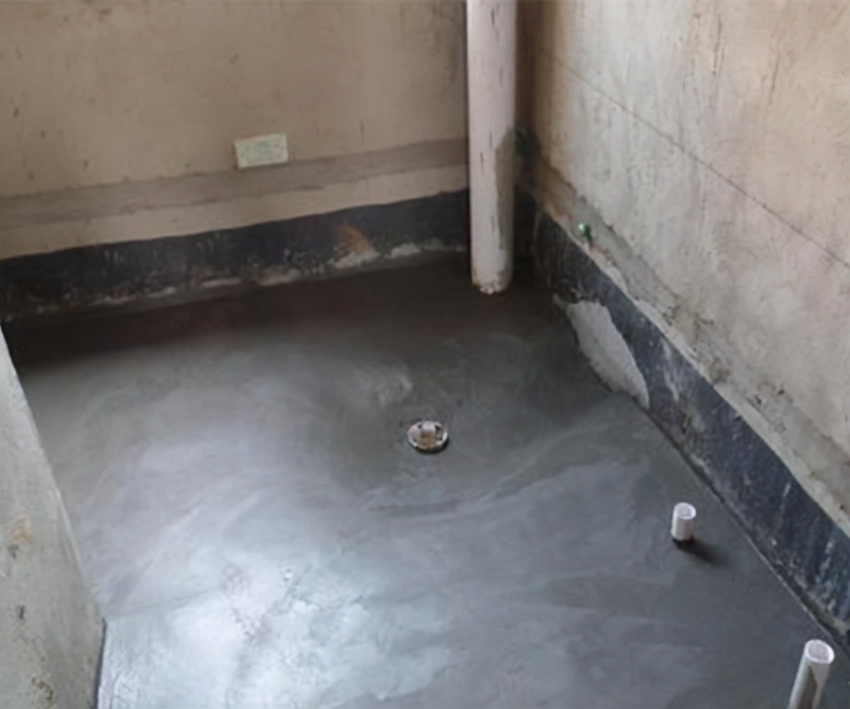 卫生间防水漏水费用价目表,6平方卫生间敲砖重新做防水费用