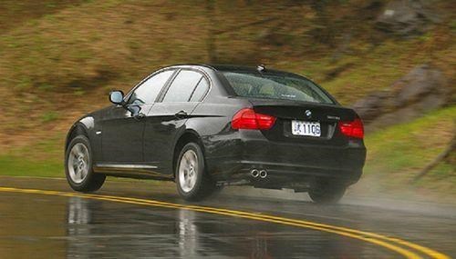 下暴雨怎么防止汽车进水,怎样防止自己爱车被水浸泡