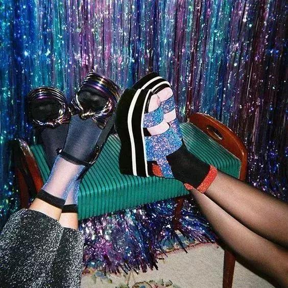 杨幂热巴穿的这些款式超出彩,杨幂热巴实力种草的牛仔外套