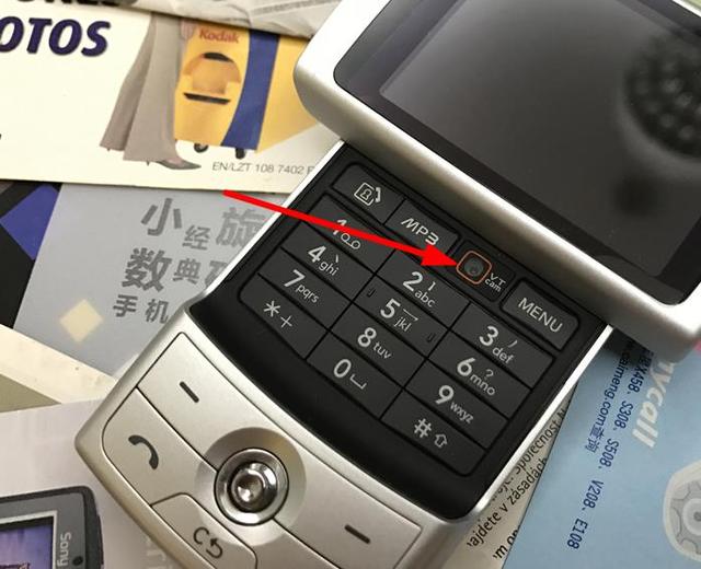 钢铁侠加入一加手机,还记得托尼在钢铁侠中用过的第一个手机吗