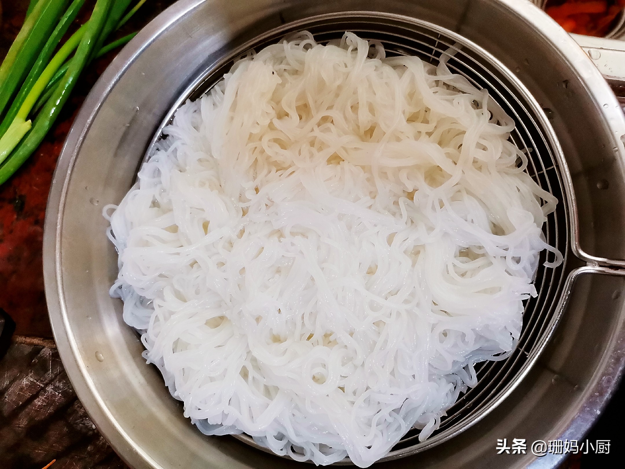 米粉炒得很好根根分明又不粘,怎样炒米粉才能又软又好吃