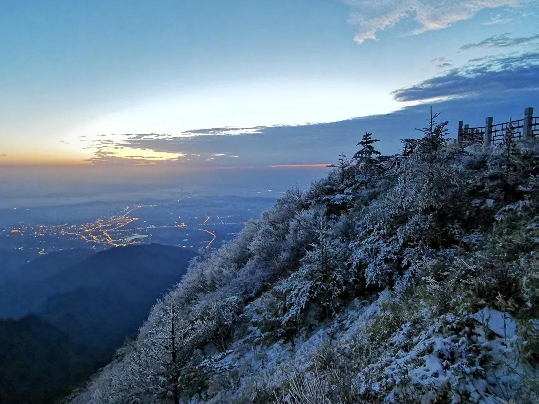川西泡温泉看雪景,川西12月份最佳雪景泡温泉的地方